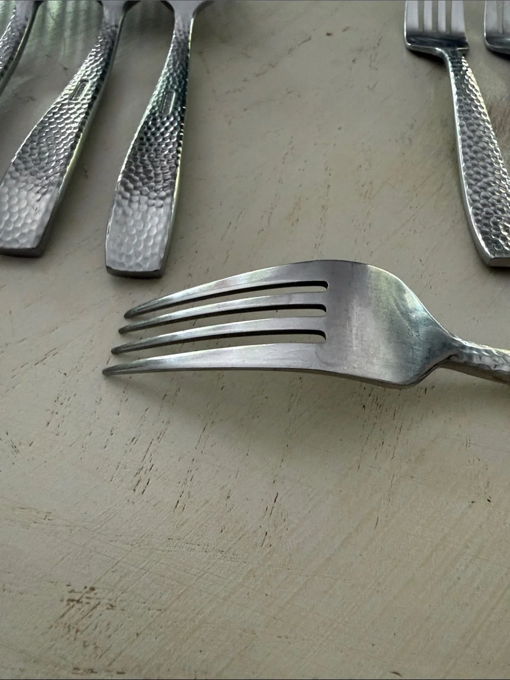 Oneida Illuma hammered metal flatware dinner forks (5)